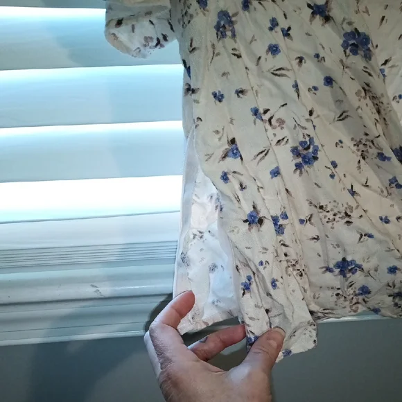 Astr Cream and Blue Puff Sleeve Wrap Blouse - Picture 4 of 8